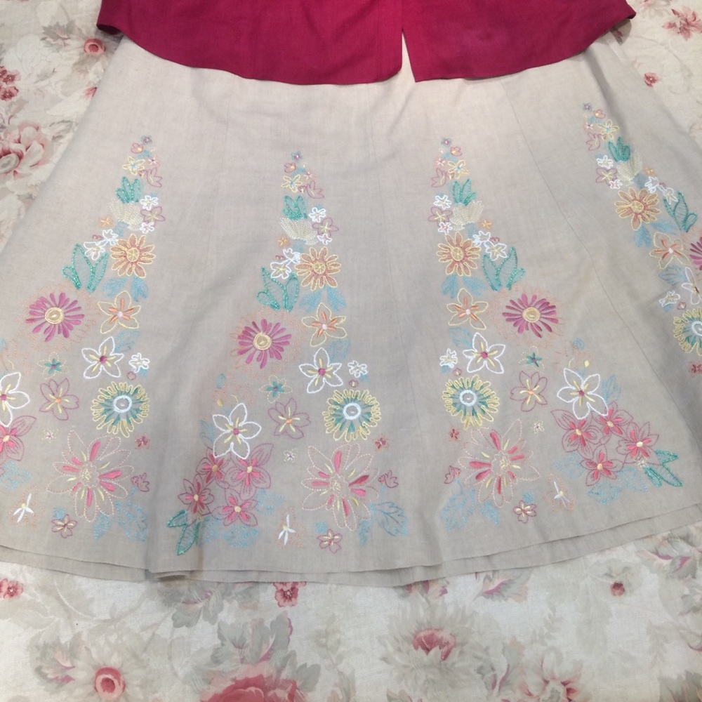 Linen skirt with beautiful embroidery